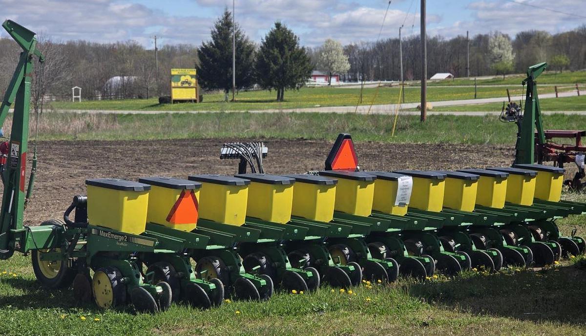 Used 2003 JOHN DEERE 7300