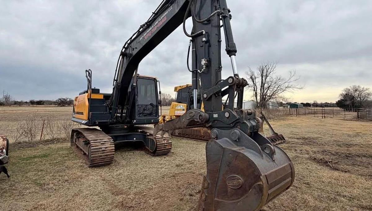 Used 2023 Hyundai HX160AL