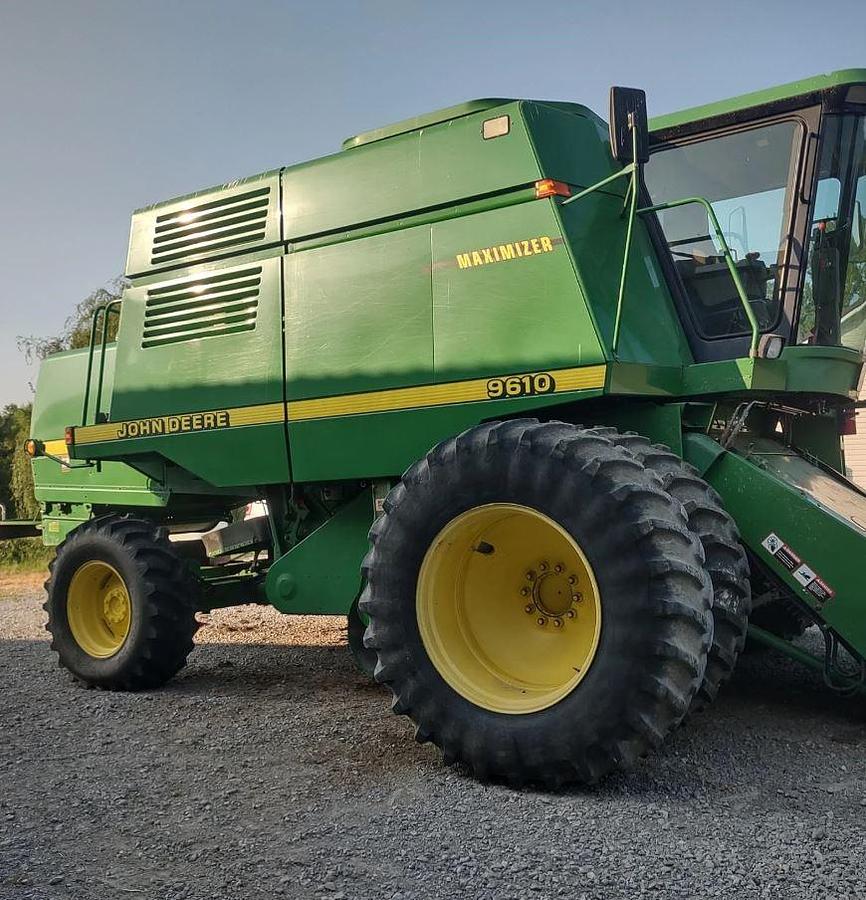 Used 1999 John Deere 9610 with Header and Cart