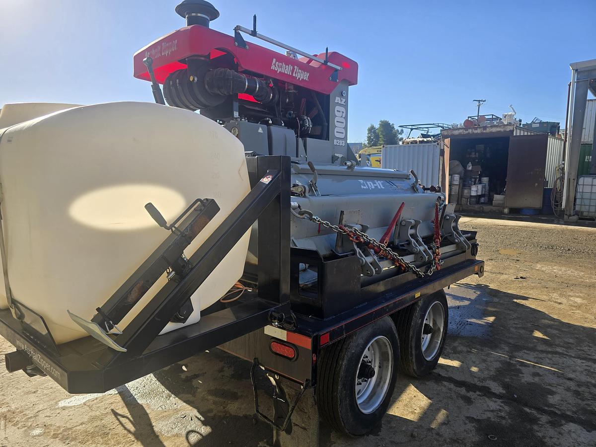 Used 2012 Asphalt Zipper Planter AZ600B