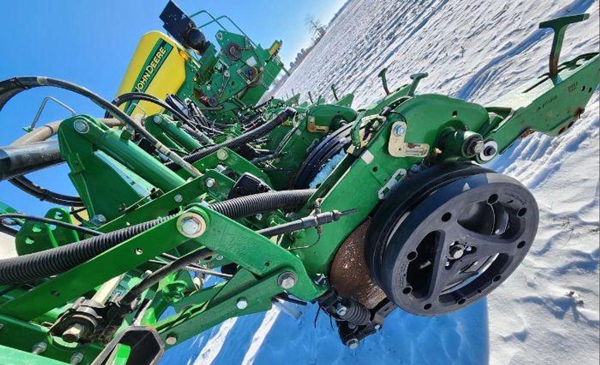 Used 2015 JOHN DEERE 1775NT