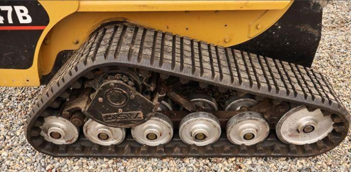 Used 2005 CATERPILLAR 247B