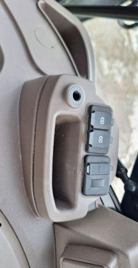 Used 2020 JOHN DEERE 6120M