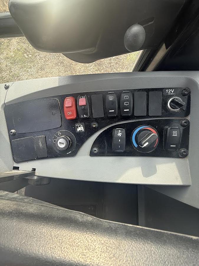 Used 2019 Caterpillar 906m