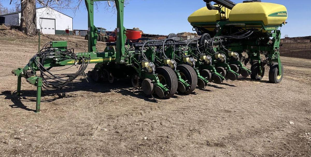 Used 2011 JOHN DEERE 1770NT