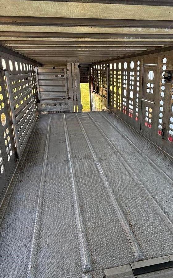 Used 2019 WILSON PSDCL-402H Livestock Trailer