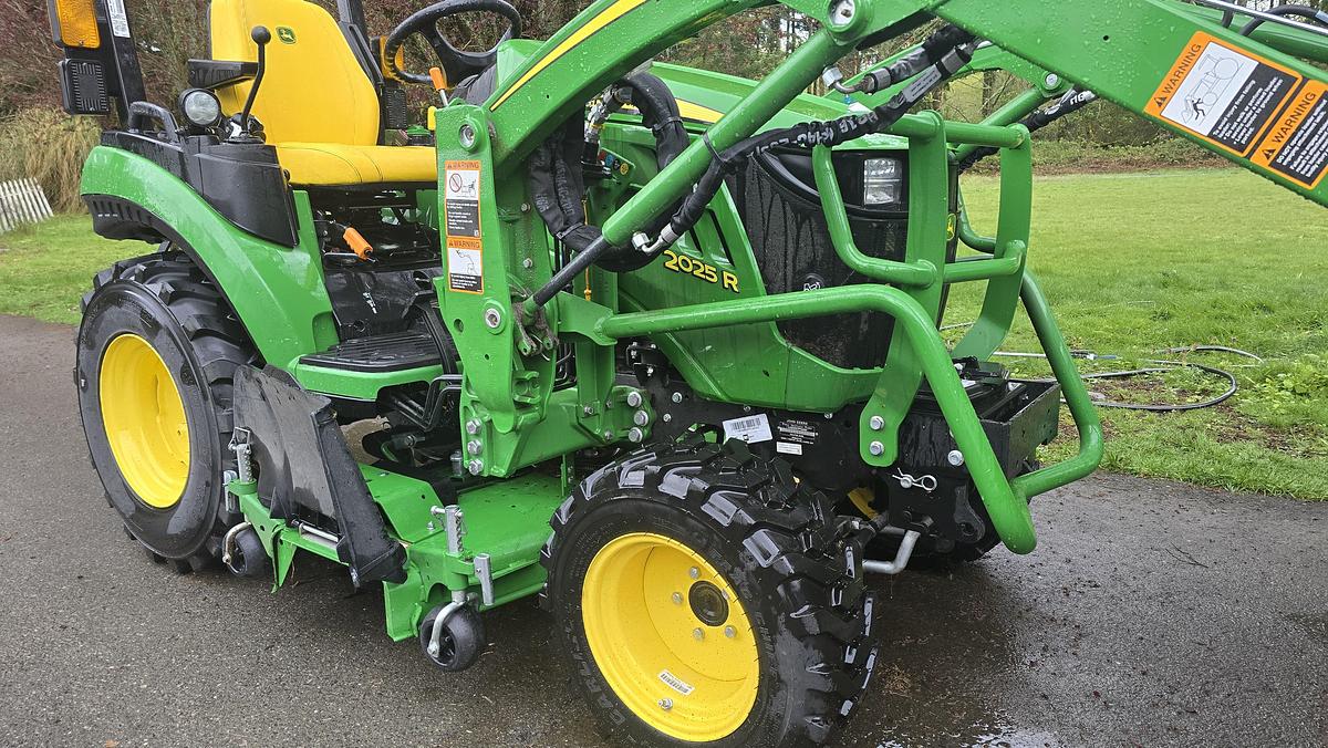 Used 2023 John Deere 2025R