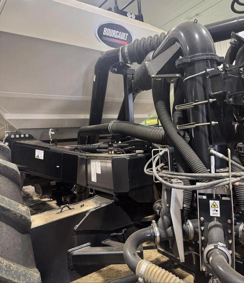 Used 2018 Bourgault 3820-60 & 2021 9950 Cart