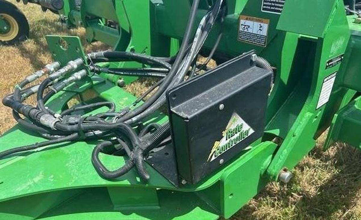 Used 2011 JOHN DEERE 2510H Fertilizer Applicator