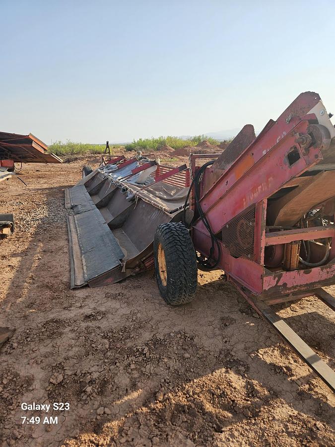 Used 1970 Pistachio Shaker and Catcher