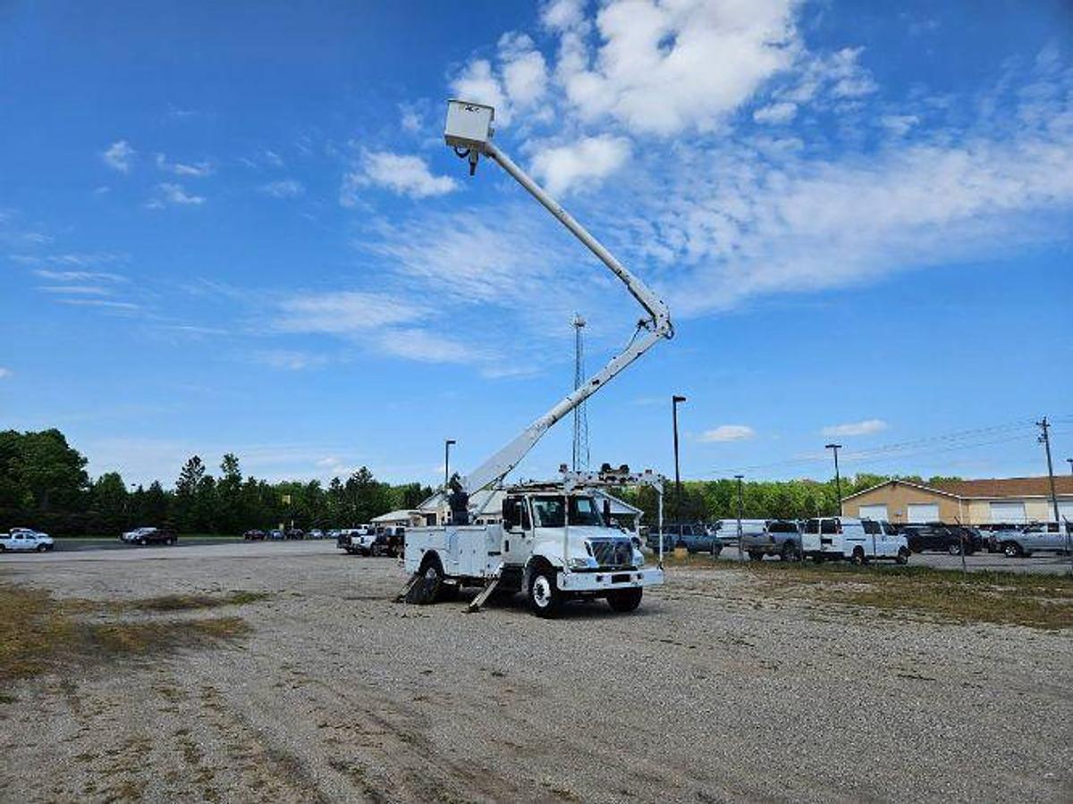 Used 2005 INTERNATIONAL 4300 DT466