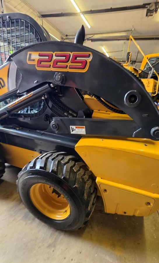 Used 2011 New Holland L225