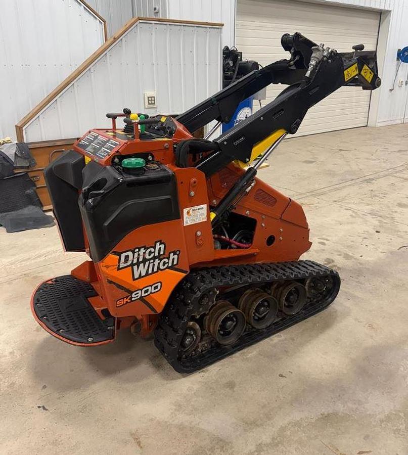 Used 2022 DITCH WITCH SK900 Mini Skid Steer