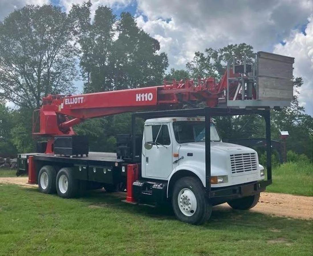 Used 2000 Elliott H110 Boom Truck (Mounted on International 4900)