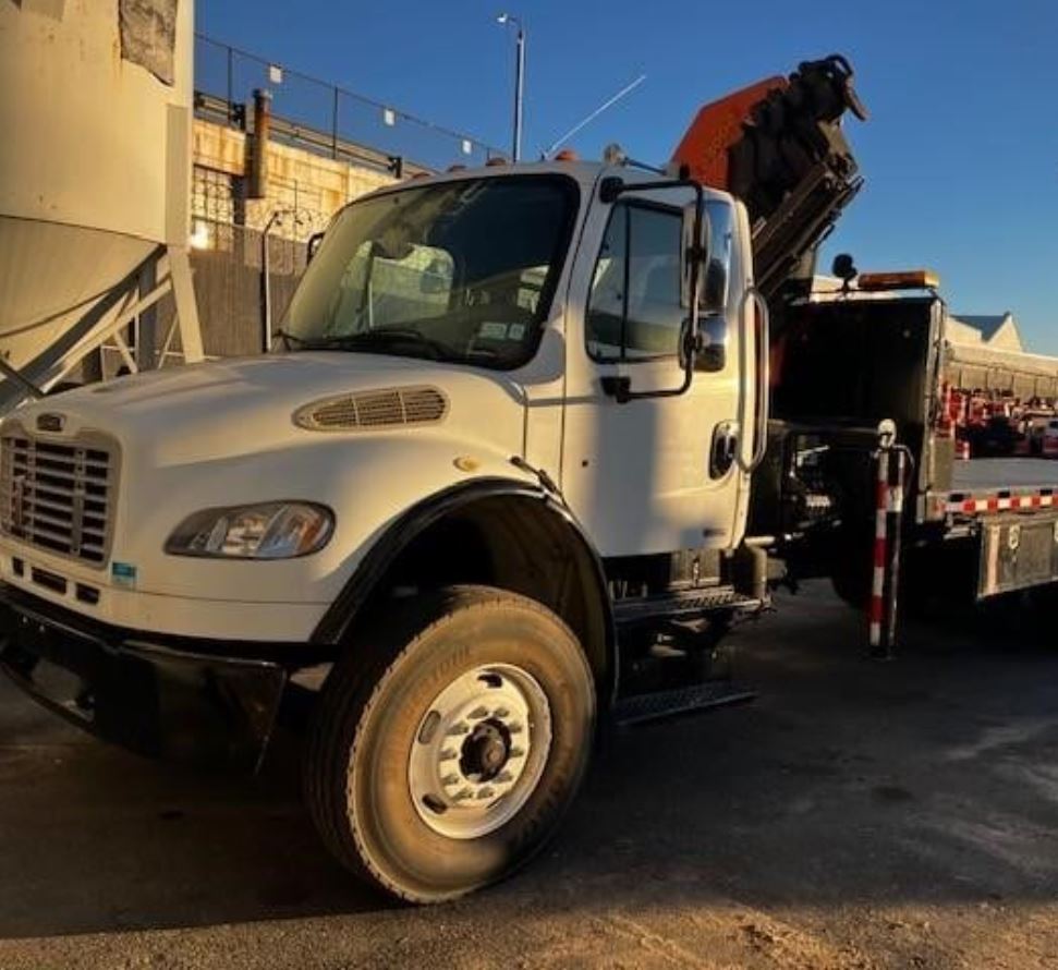 Used 2007 PALFINGER PK23002 MOUNTED ON 2007 FREIGHTLINER BUSINESS CLASS M2 106