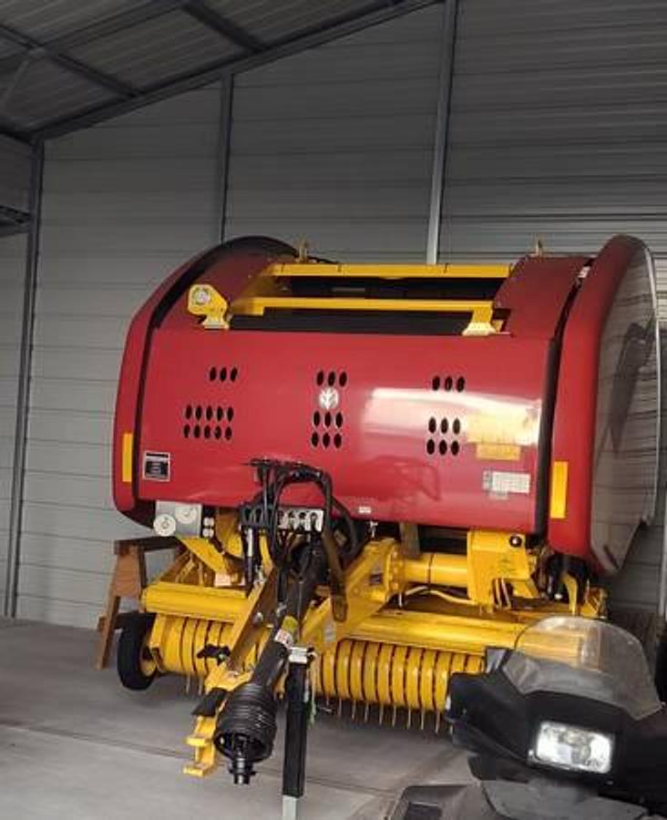 Used 2024 New Holland Roll Belt 450 Baler