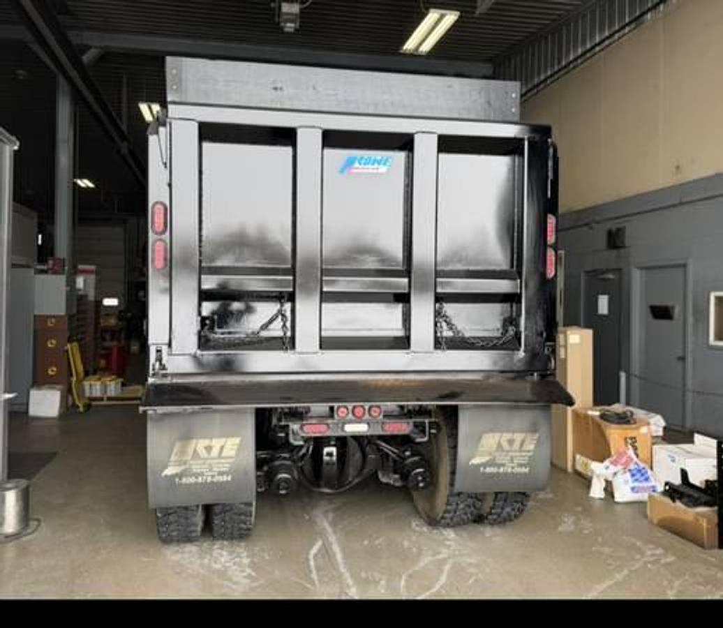 Used (2) 2022 Kenworth T800 Extra Cab Tri-Axle Trucks