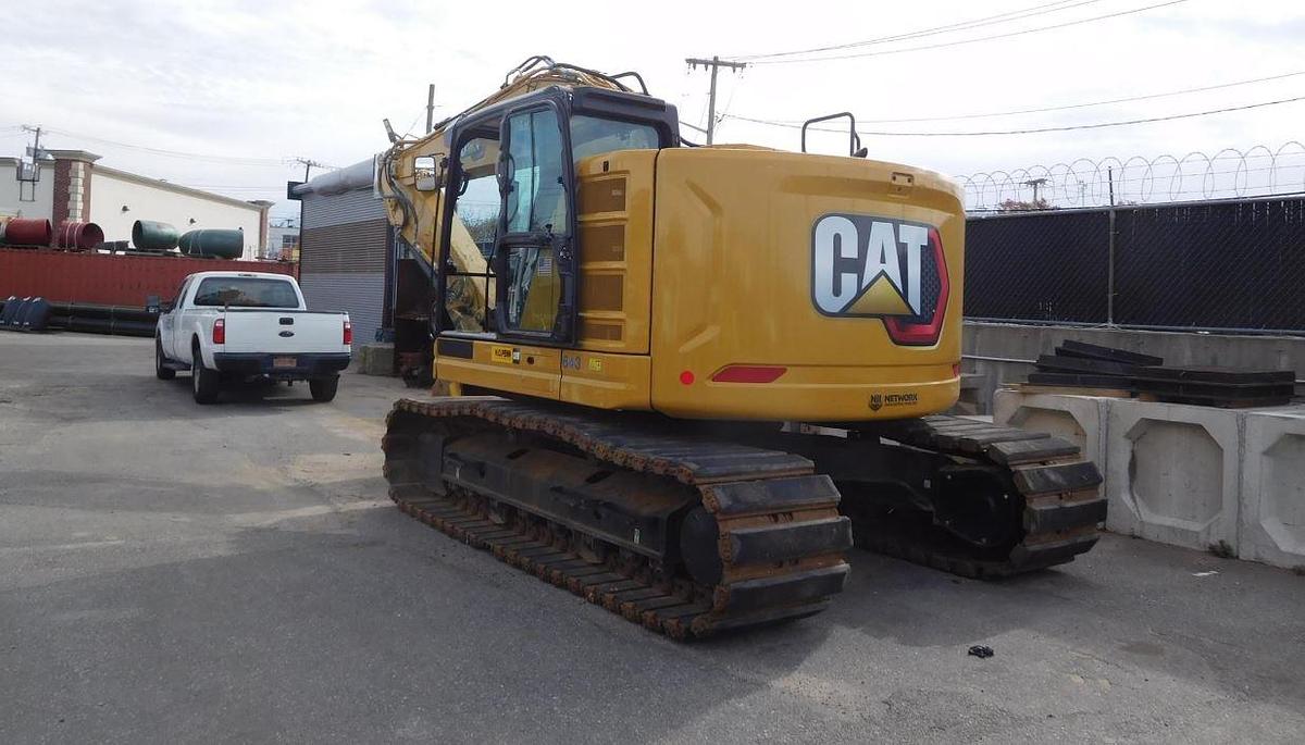Used 2022 CATERPILLAR 325FL