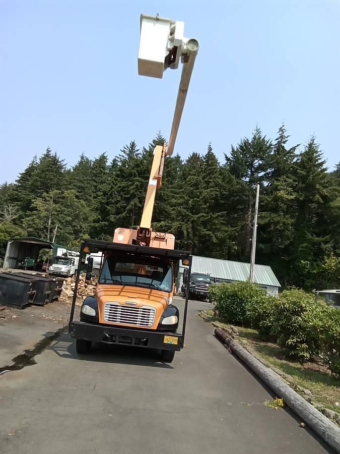 Used 2011 Freightliner Bucket Truck With Chip Box