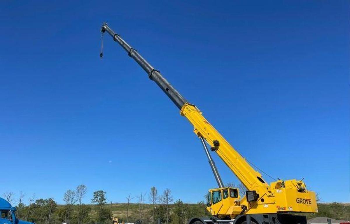 Used 2008 Grove RT890E