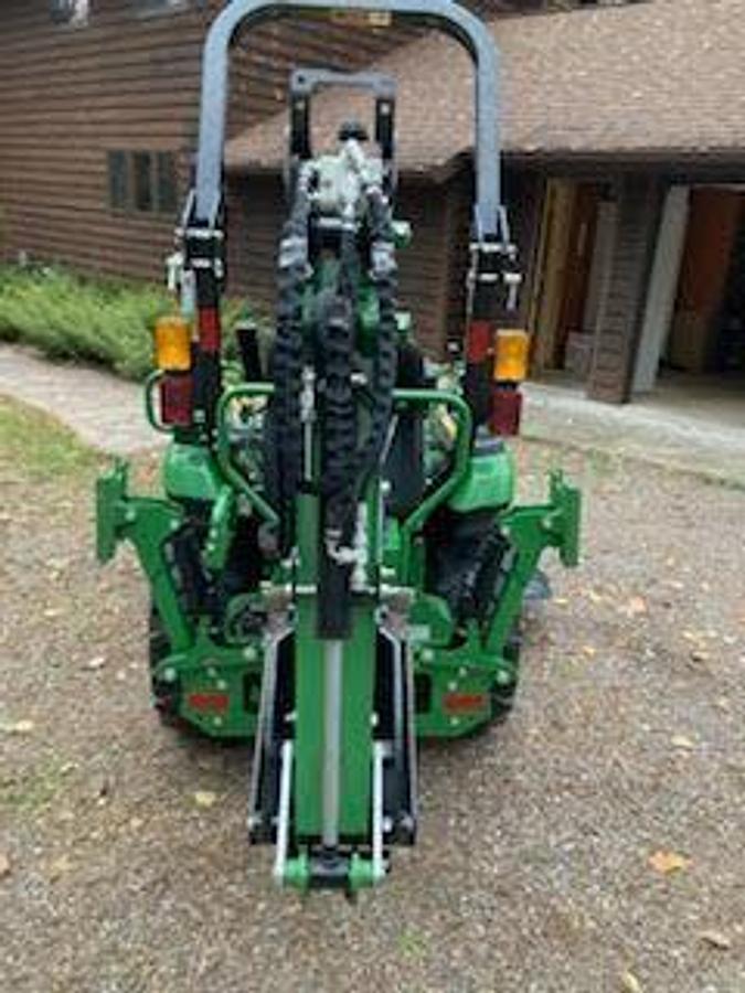 Used 2022 JOHN DEERE 2025R