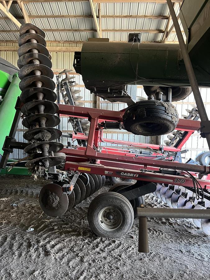 Used 2011 8250 Grain Cart