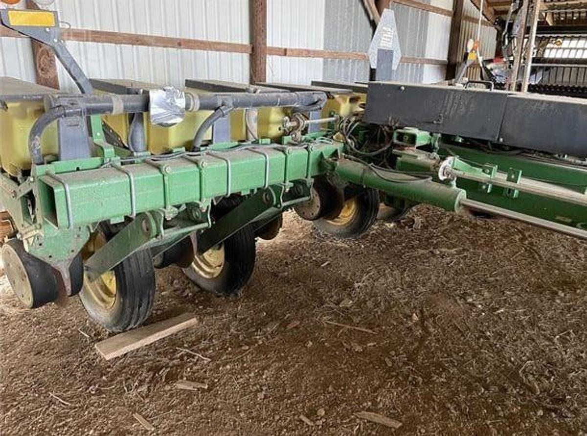 Used Unknown JOHN DEERE 1770 16R-30-Inch Planter