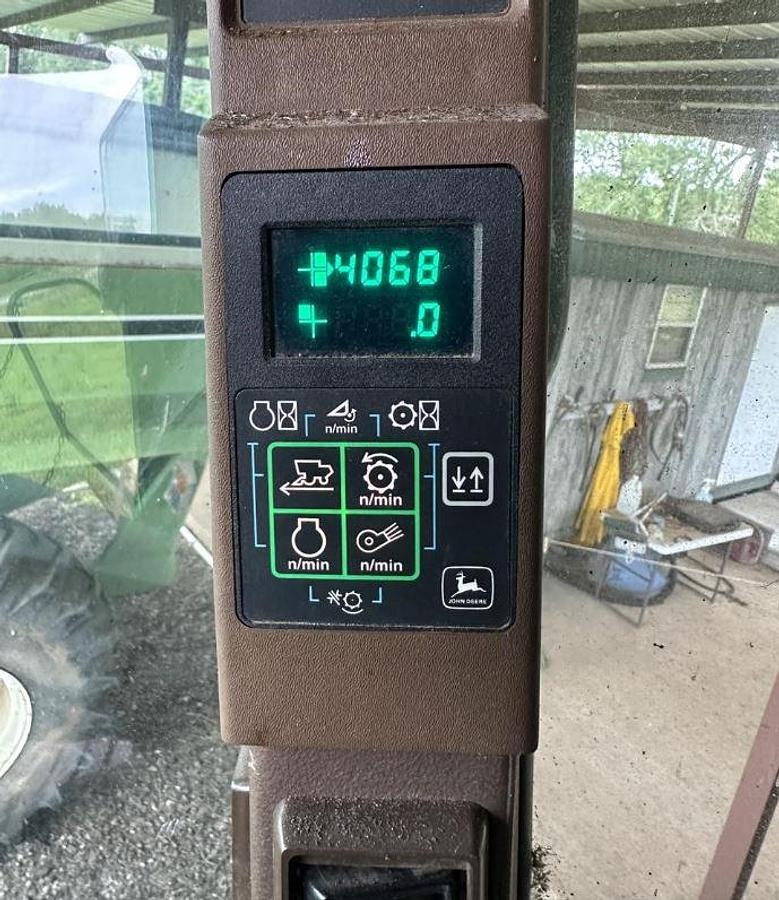 Used 1998 John Deere 9610 Combine