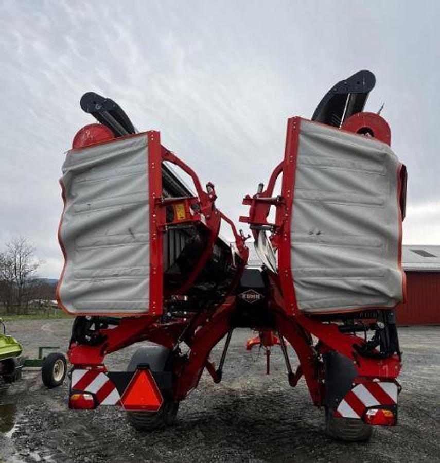 Used 2021 KUHN Merge Maxx 1090