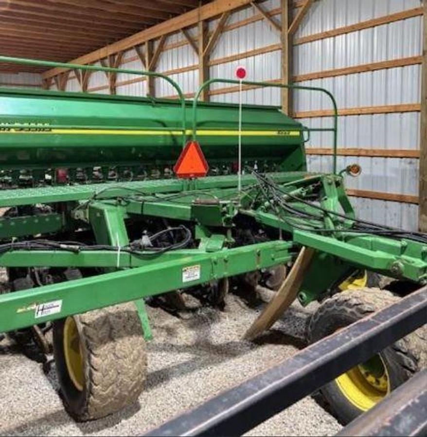 Used 2002 JOHN DEERE 1560