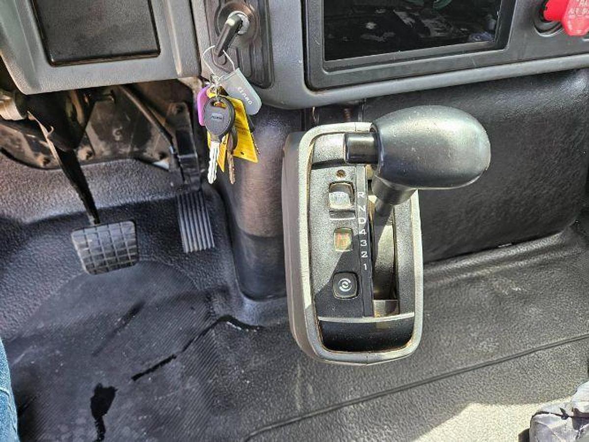 Used 2005 INTERNATIONAL 4300 DT466