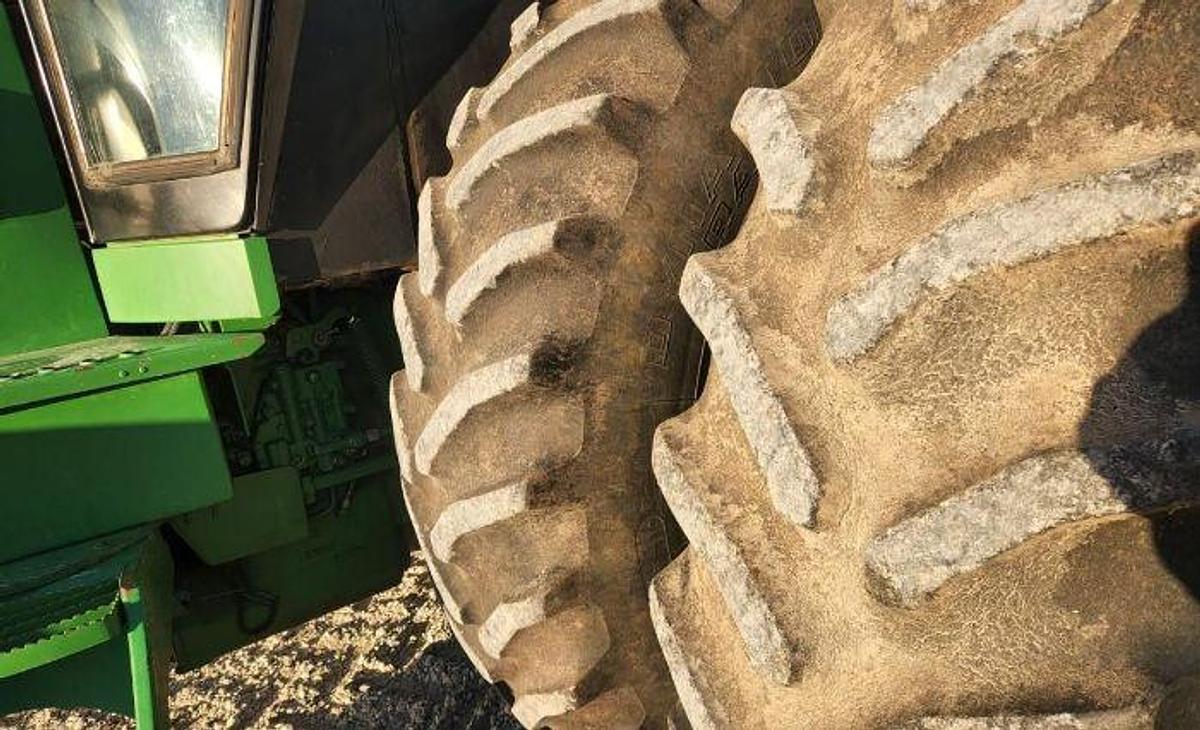 Used 1985 JOHN DEERE 4850