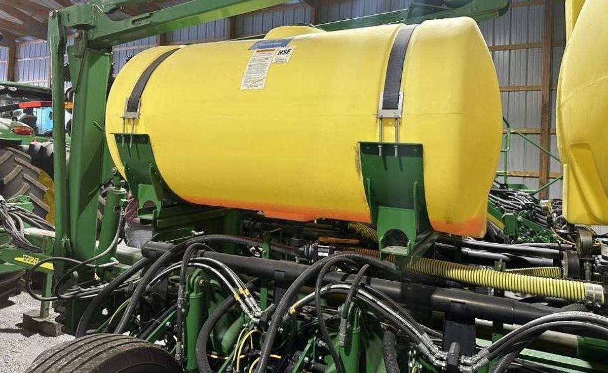 Used 2007 JOHN DEERE 1770NT Planter