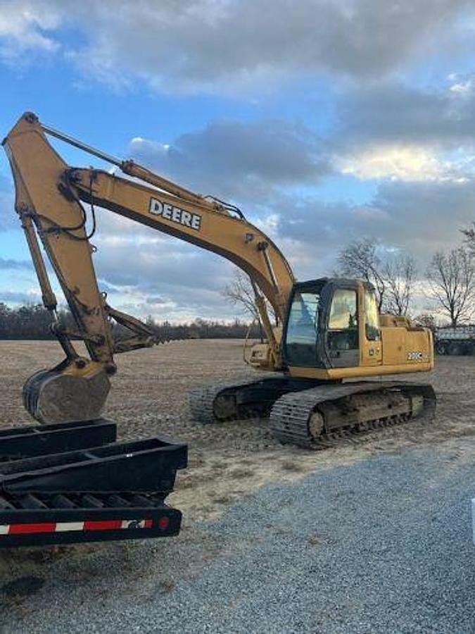 Used 2006 JOHN DEERE 200C LC Excavator