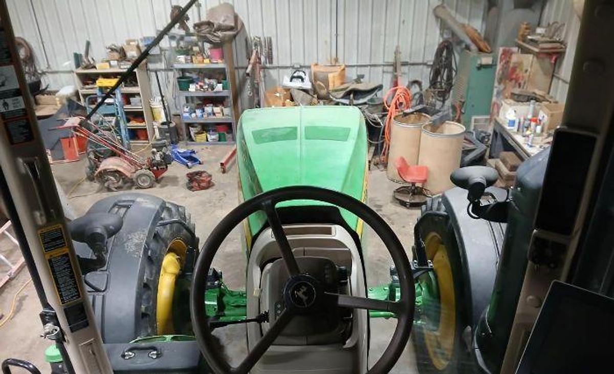 Used 2016 JOHN DEERE 8245R