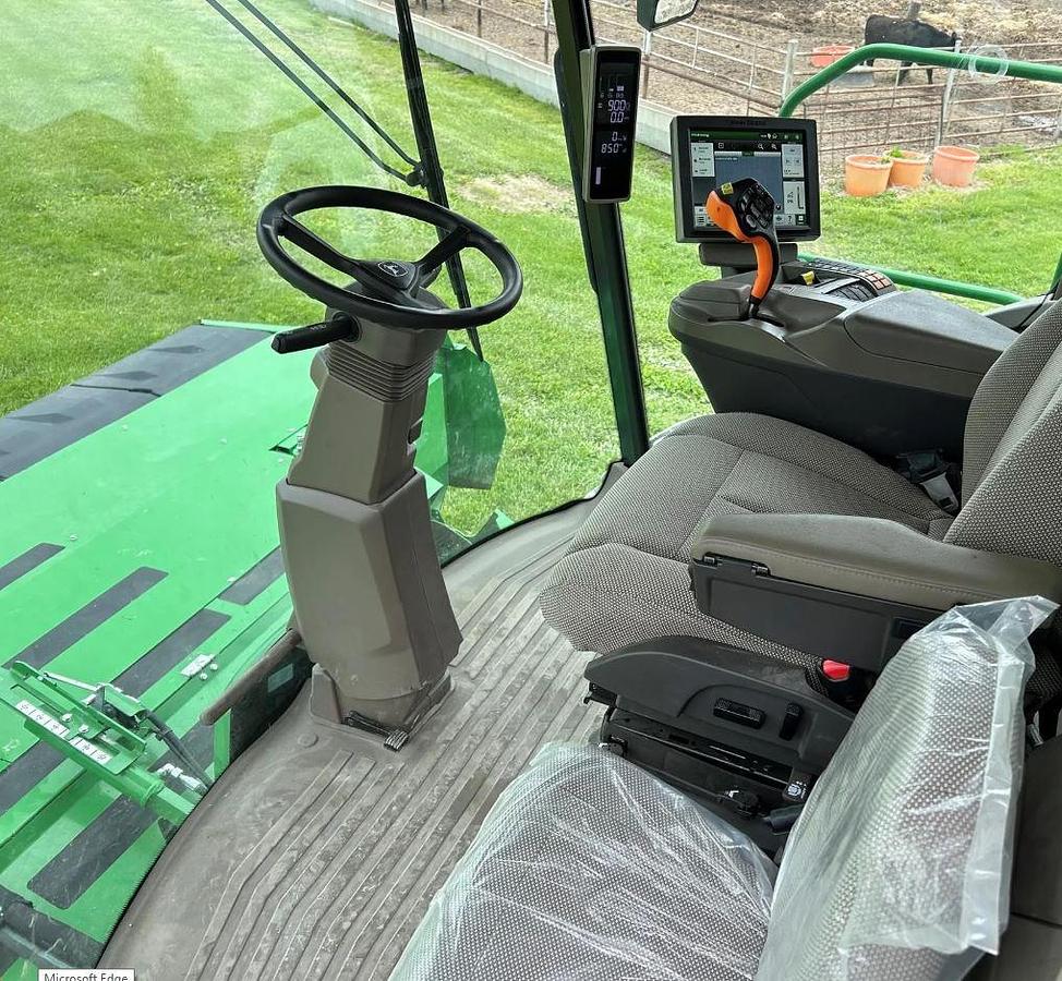 Used 2022 John Deere W235R
