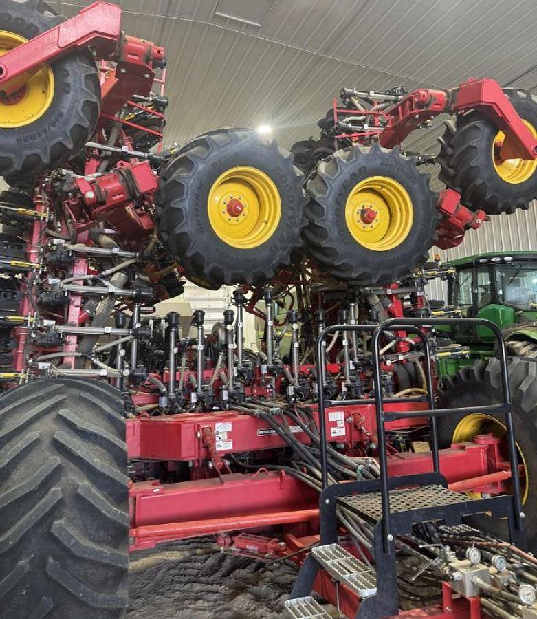 Used 2018 Bourgault 3820-60 & 2021 9950 Cart