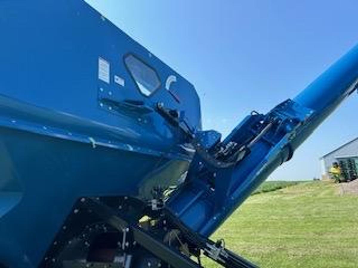 Used 2020 KINZE 1500 Grain Cart