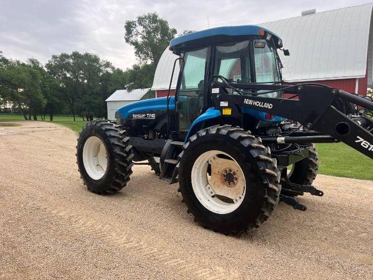 Used 1999 NEW HOLLAND TV140