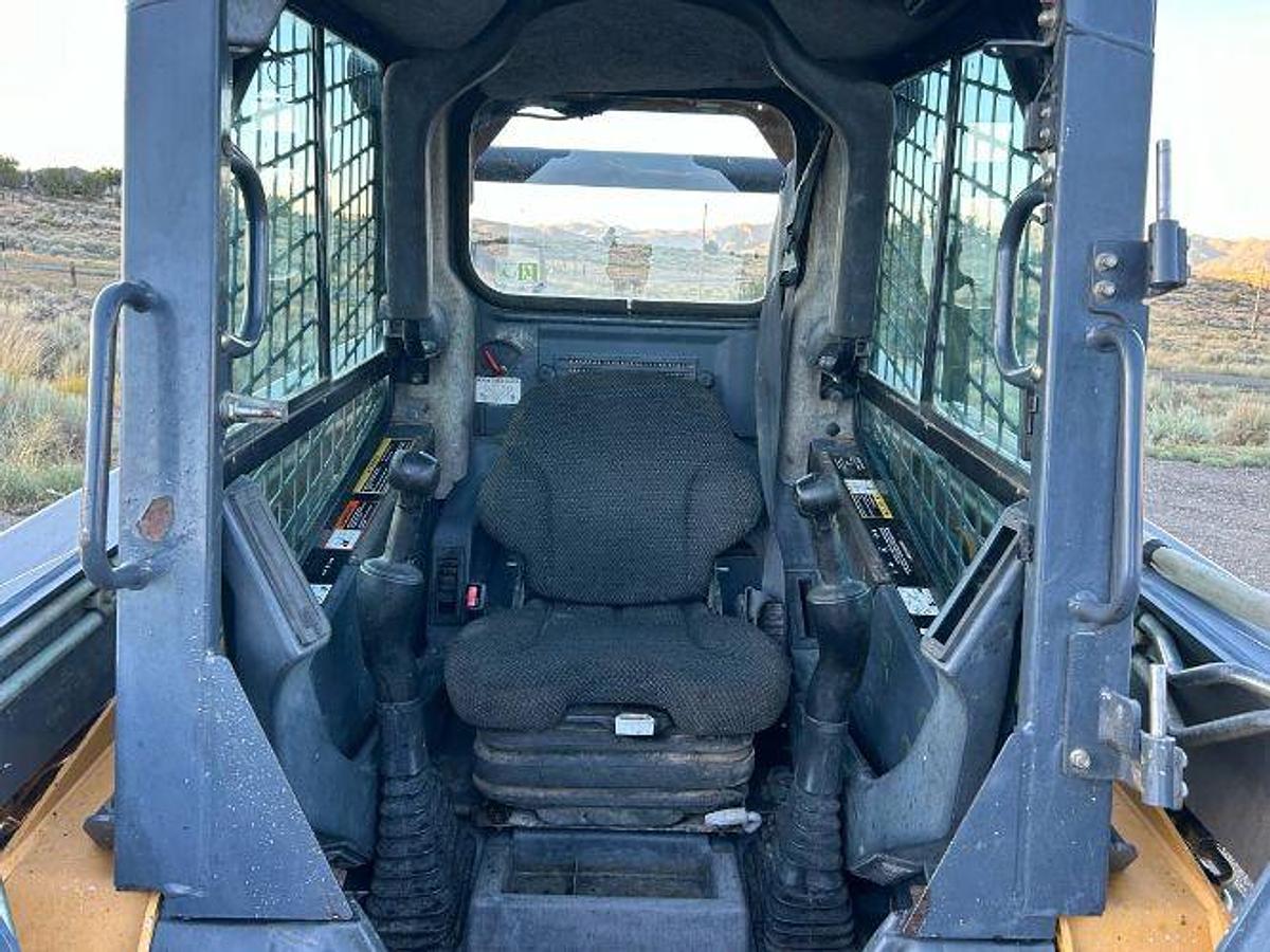 Used 2010 JOHN DEERE CT333D Skid Steer