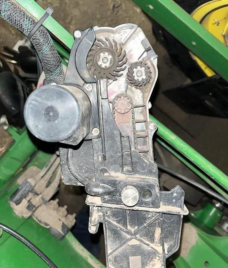 Used JOHN DEERE 1720 Planter