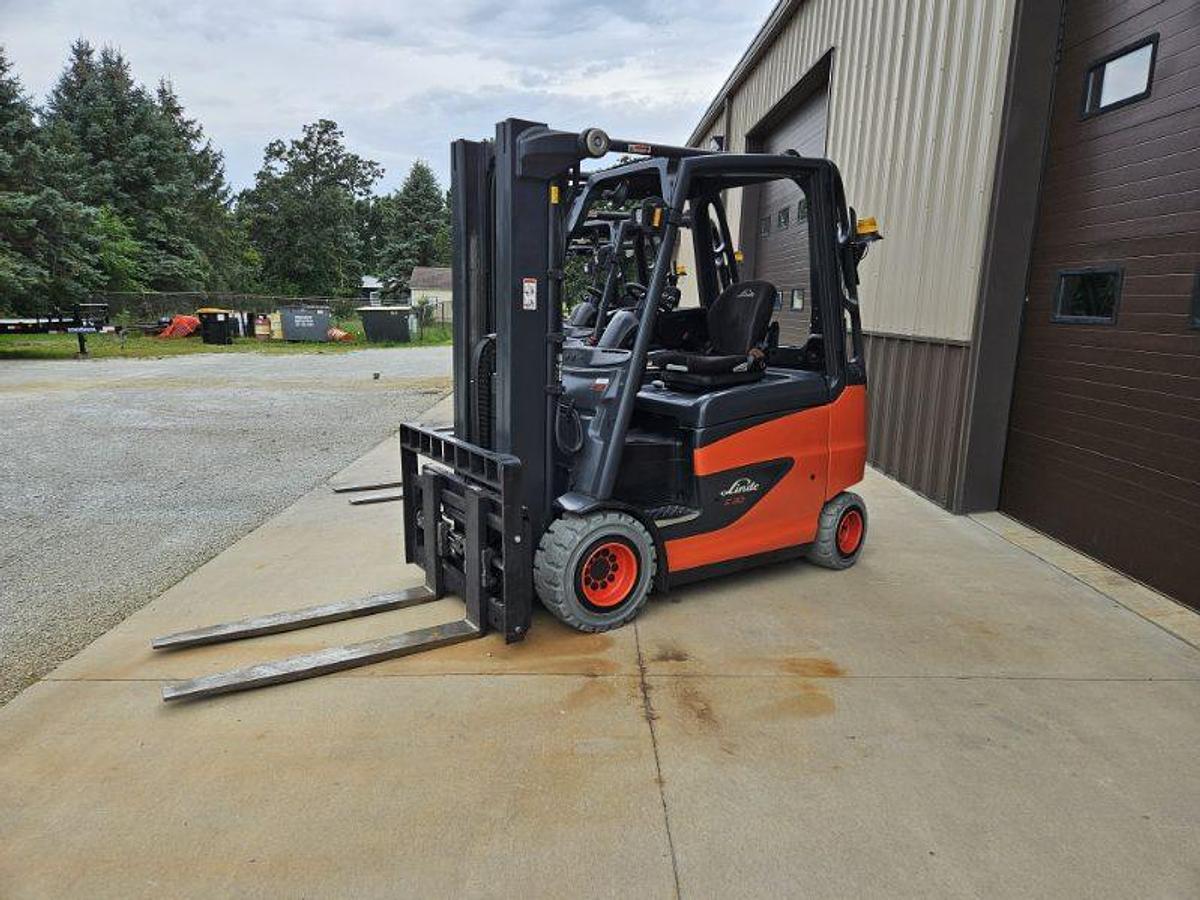 Used 2009 Linde E30 Electric Forklift