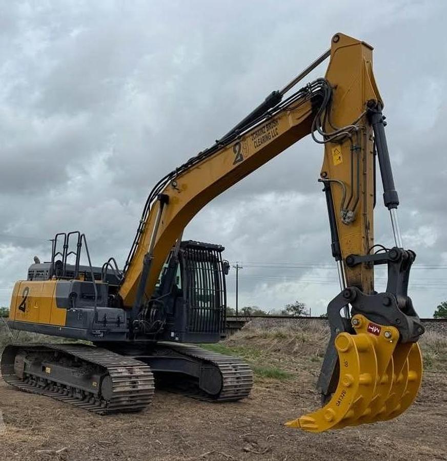 Used 2023 XCMG XE210U