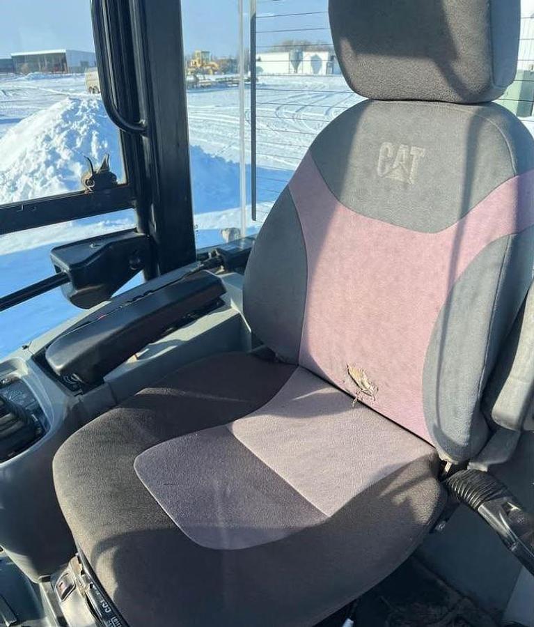 Used 2015 CATERPILLAR 914K