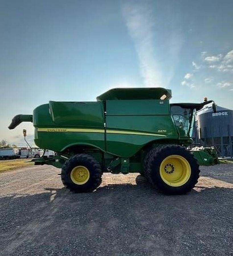 Used 2014 JOHN DEERE S670 Combine