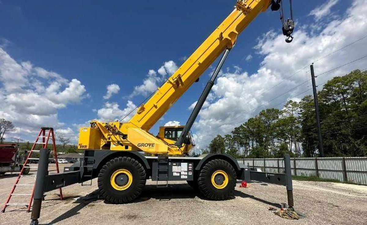 Used 2008 Grove RT890E