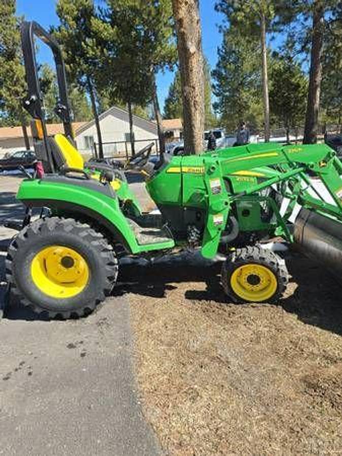 Used 2022 JOHN DEERE 220R