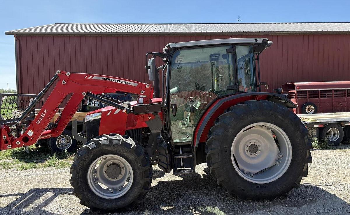Used 2017 MASSEY FERGUSON 4710 Tractor