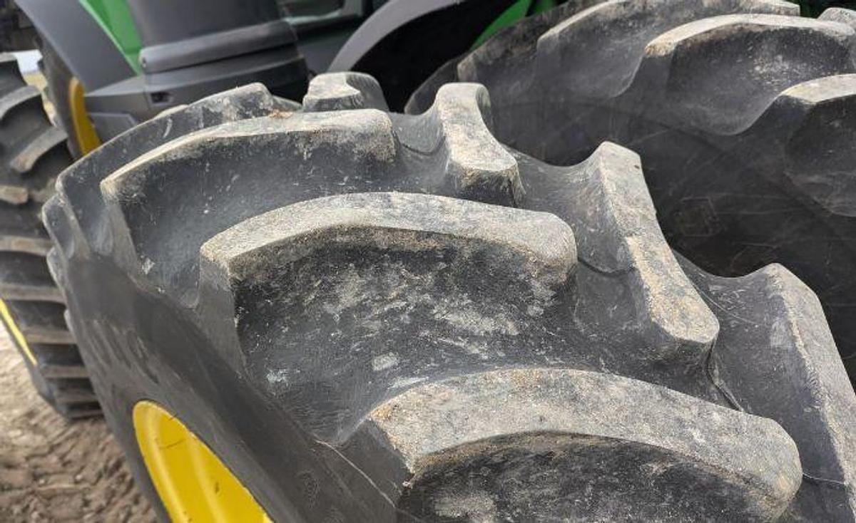 Used 2014 JOHN DEERE 8370R