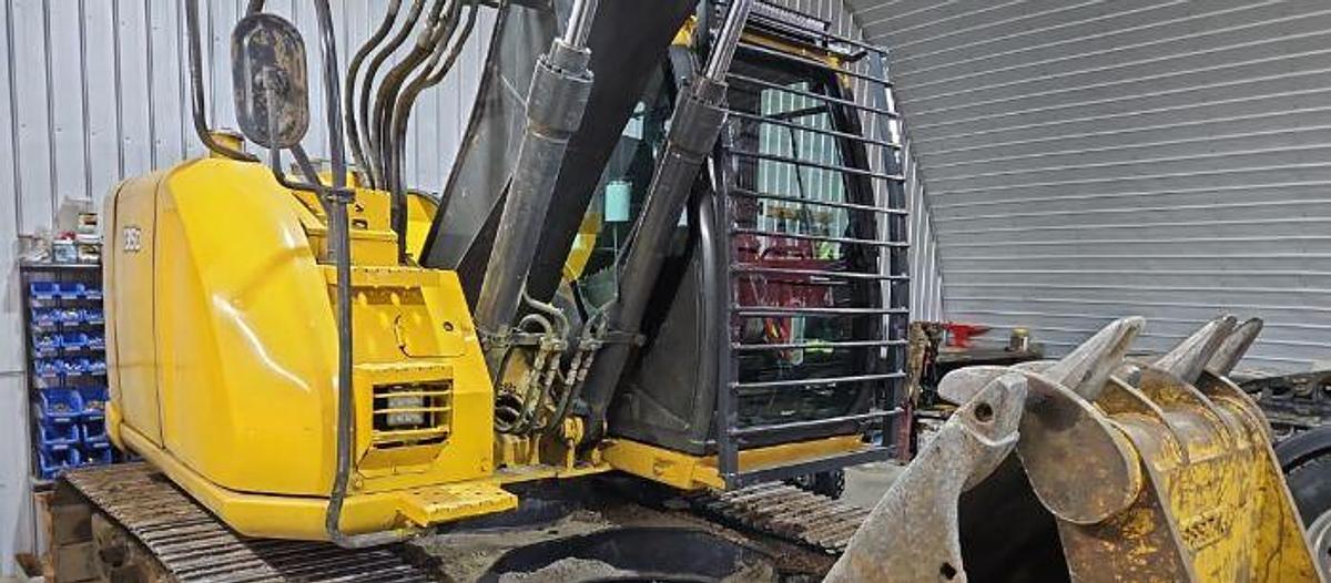 Used 2012 DEERE 135D